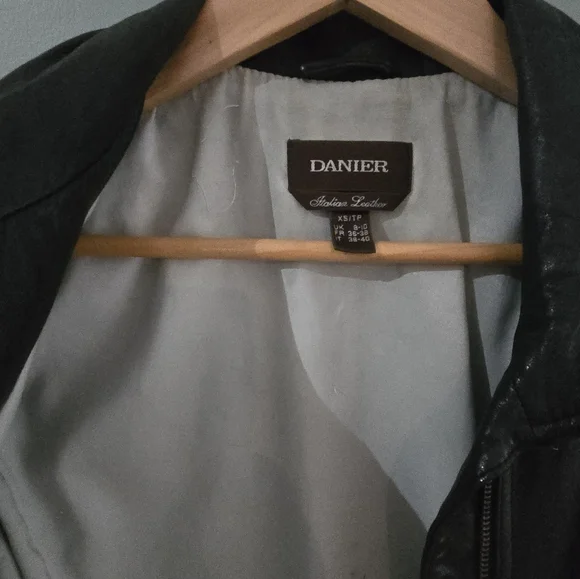 Women's Danier Leather Moto Jacket - Picture 4 of 5